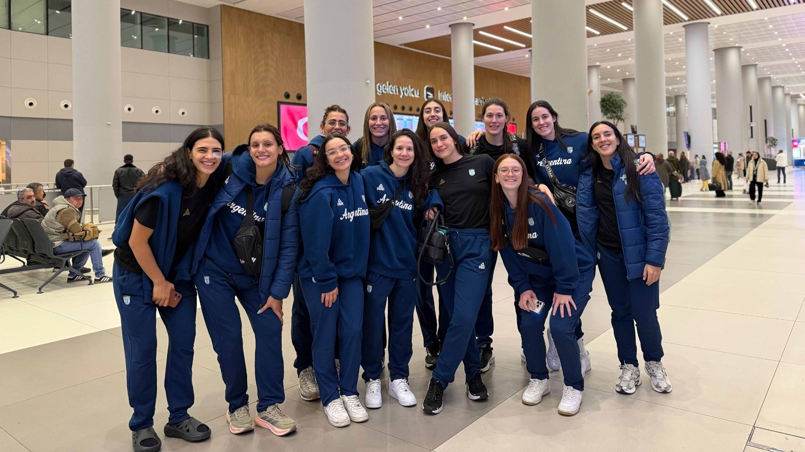 Las Gigantes ya están en Turquía por el sueño mundialista